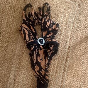 Cupshe deep v neck crisscross back tie one piece